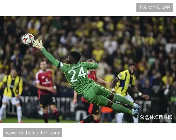 曼联肋部传球到位，加纳乔盘过门将推射入网