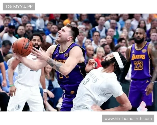 东契奇连续助攻带动攻势,独行侠掌控比赛节拍 东契奇连续助攻带动攻势,独行侠掌控比赛节拍