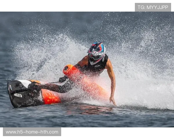 冲浪运动员和海龟同框，网友：你赢了自然