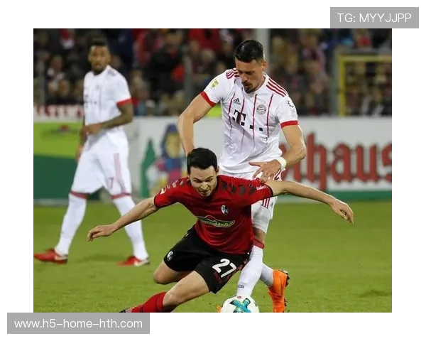 德甲拜仁角球战术收获回报，门前人头球得手