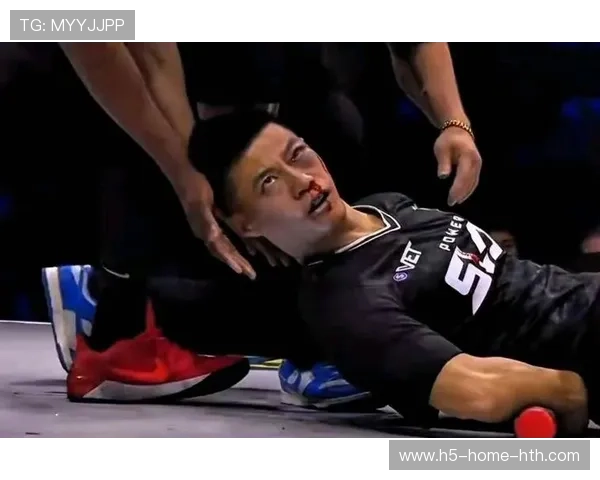 UFC选手赛前互喷垃圾话,裁判脸色比两人还难看 UFC选手赛前互喷垃圾话,裁判脸色比两人还难看