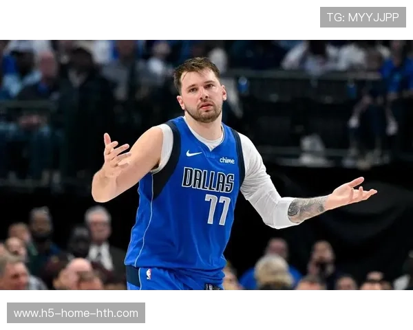 东契奇率队发动快速反击得分,独行侠节奏上升 东契奇率队发动快速反击得分,独行侠节奏上升