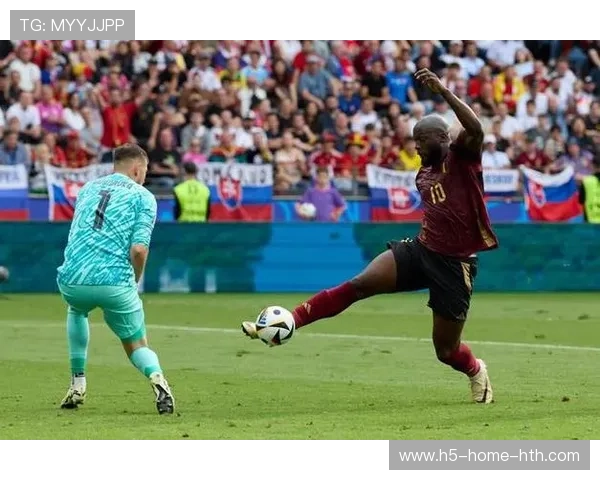 卢卡库强制掉头完成高难度射门,比利时由此再压一步 卢卡库强制掉头完成高难度射门,比利时由此再压一步