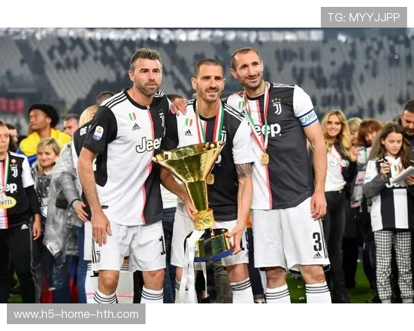 尤文图斯—基耶利尼回归稳固后防阵型